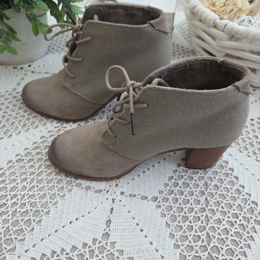 Toms Lunata Taupe Suede Lace-Up Booties Size 9 - Picture 4 of 8